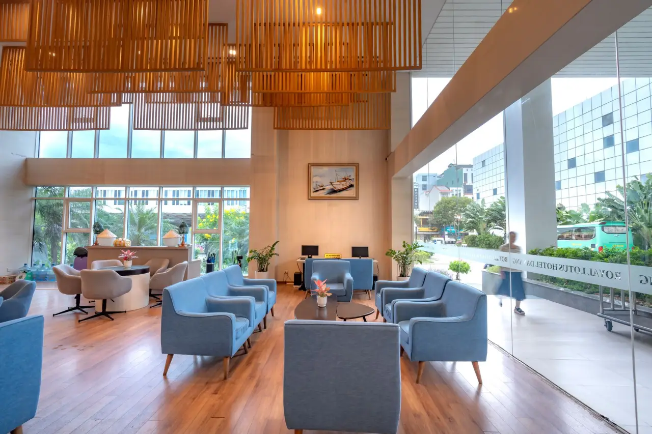 深圳酒店空间雕塑壁画定制：从设计到落地的完整流程解析正文配图 1