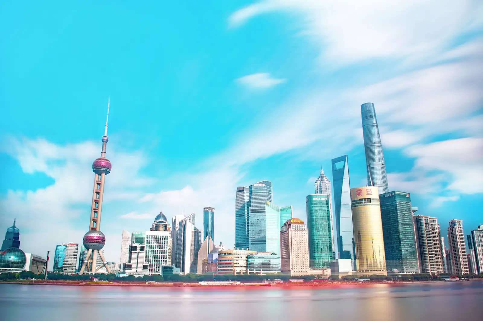深圳酒店空间雕塑壁画定制中的材质选择与工艺对比