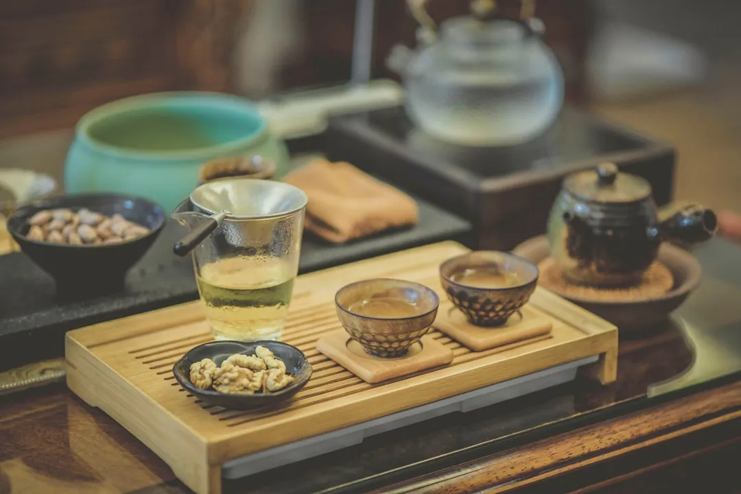 酒店大堂雕塑壁画一体化设计中的材质搭配与工艺要点